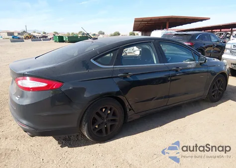 2014 Ford Fusion Se z USA, uszkodzony, nr VIN 3FA6P0HD8ER384782